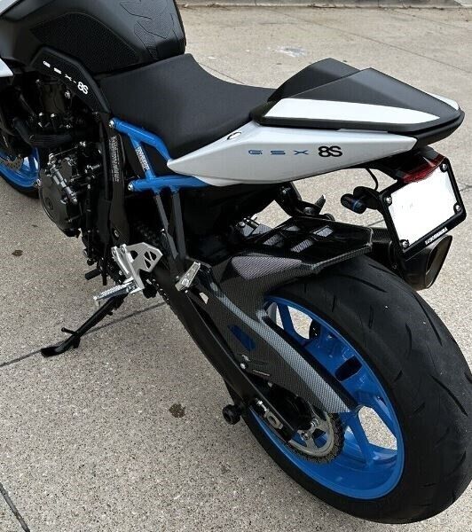 Hugger Rear Mud Guard Suzuki, GSX-8S, GSX-8R CARBON LOOK - SILVER MESH