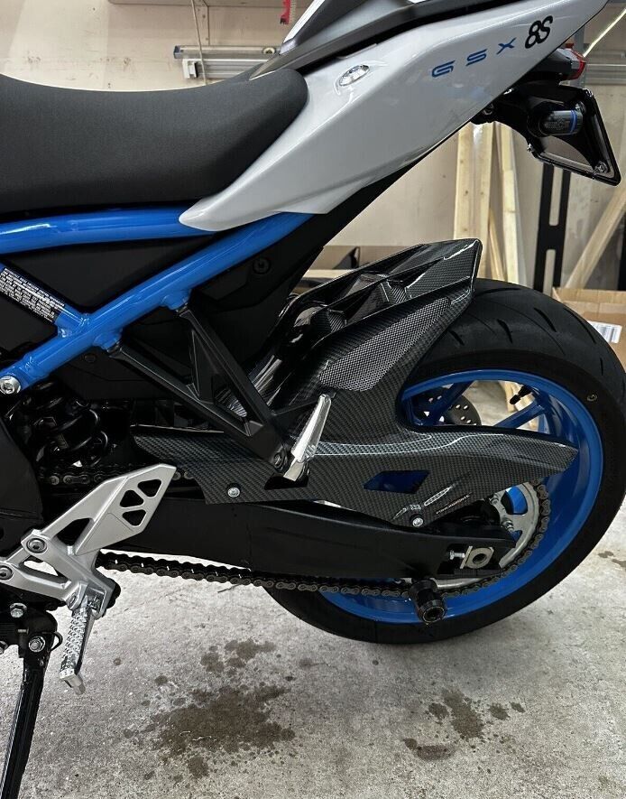 Hugger Rear Mud Guard Suzuki, GSX-8S, GSX-8R CARBON LOOK - SILVER MESH