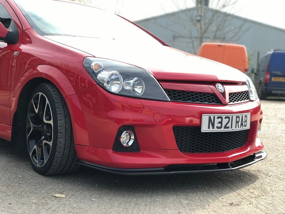 TRC Front Splitter for Vauxhall Astra H VXR