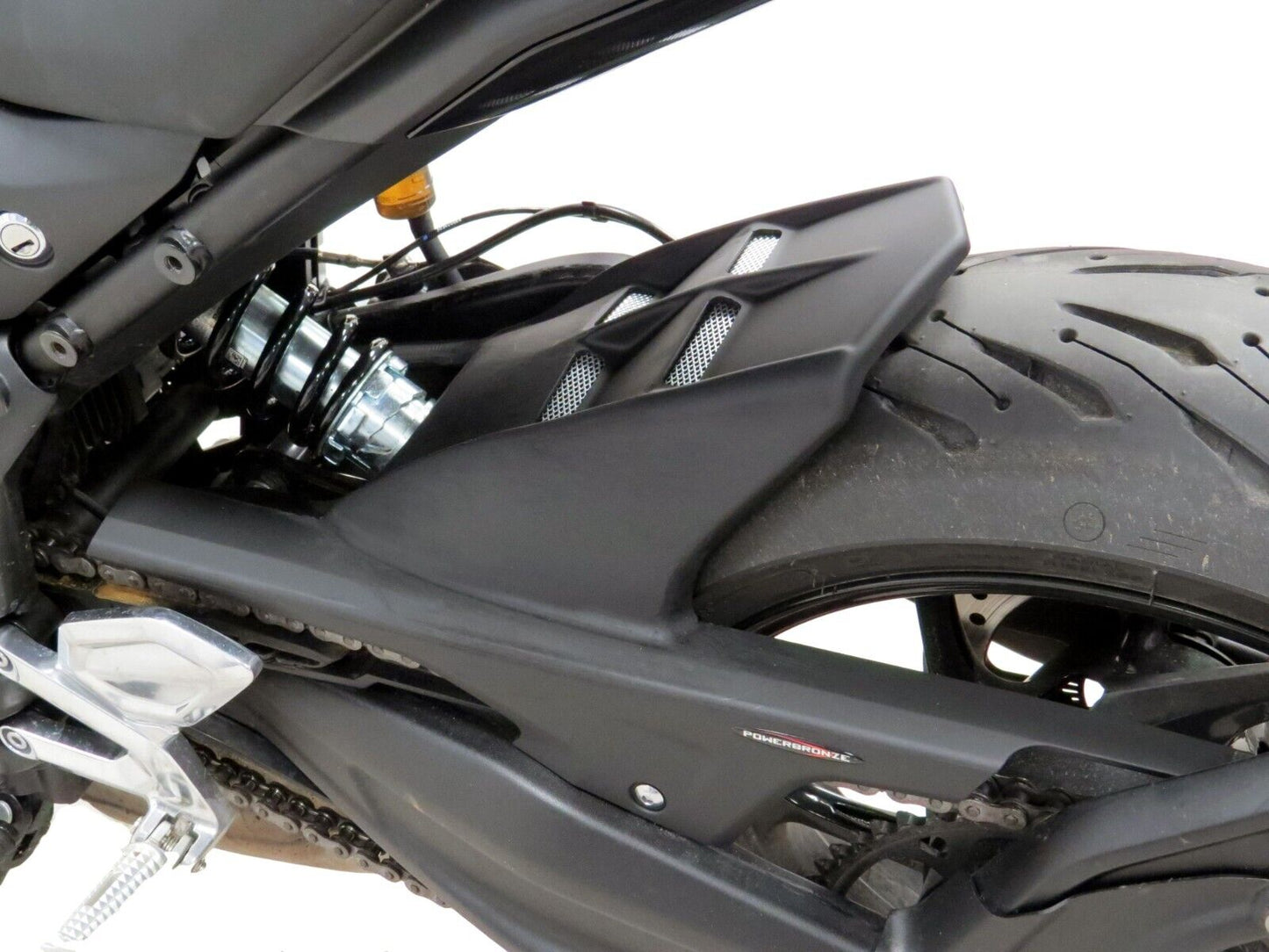 hugger rear mud deflector TRIUMPH Trident 660 21-23 GLOSS BLACK - SILVER MESH