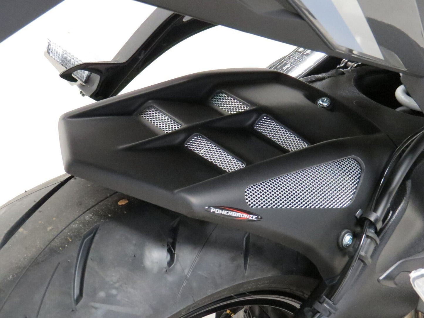 Hugger Rear Mud Splash Guard Fender SUZUKI GSX-S1000 15-22 WHITE - GOLD MESH