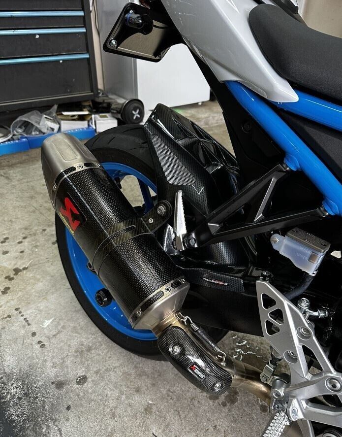 Hugger Rear Mud Guard Suzuki, GSX-8S, GSX-8R CARBON LOOK - SILVER MESH