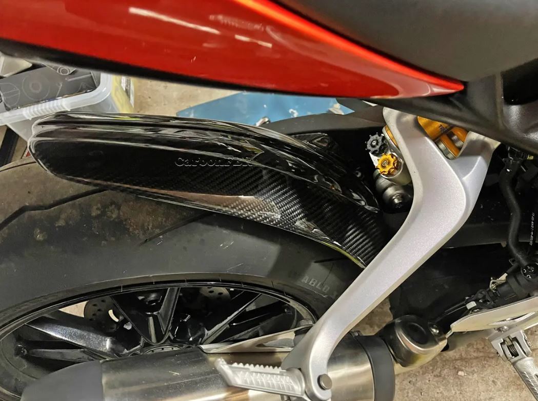 Carbon Fibre Triumph Speed Triple RS 1200 2021 - on Hugger rear fender carbonFBR