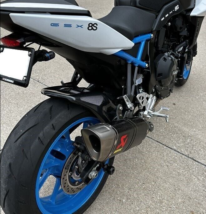 Hugger Rear Mud Guard Suzuki, GSX-8S, GSX-8R CARBON LOOK - SILVER MESH